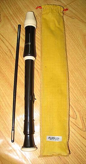 חלילית Aulos 205A